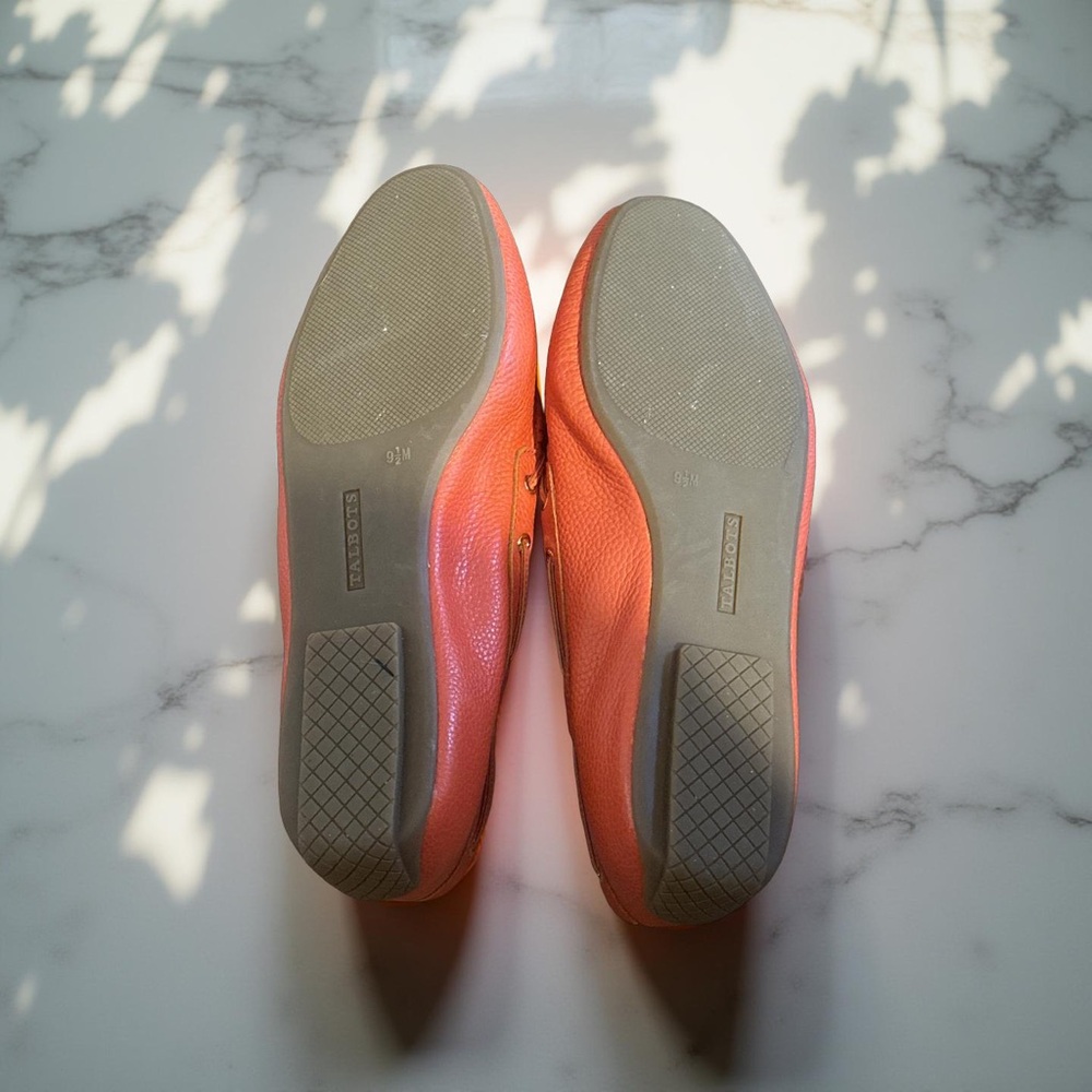 Talbots New Jessie Amazing Coral Leather Driving Flat 9.5M With Gold Tassle tips - Picture 9 of 16